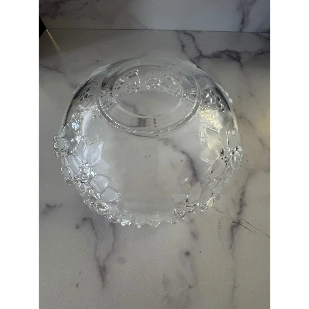 Gorgeous Vintage Clear Glass Floral Fruit Bowl Leaf Scalloped‎ Rim Centerpiece